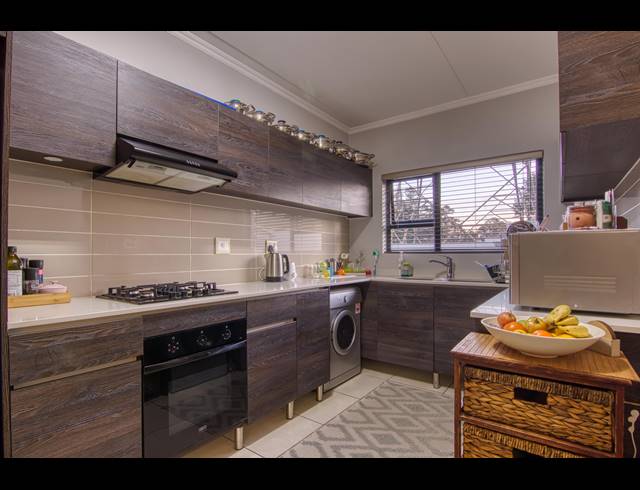 3 BEDROOM APARTMENT RENTED IN BRYANSTON
